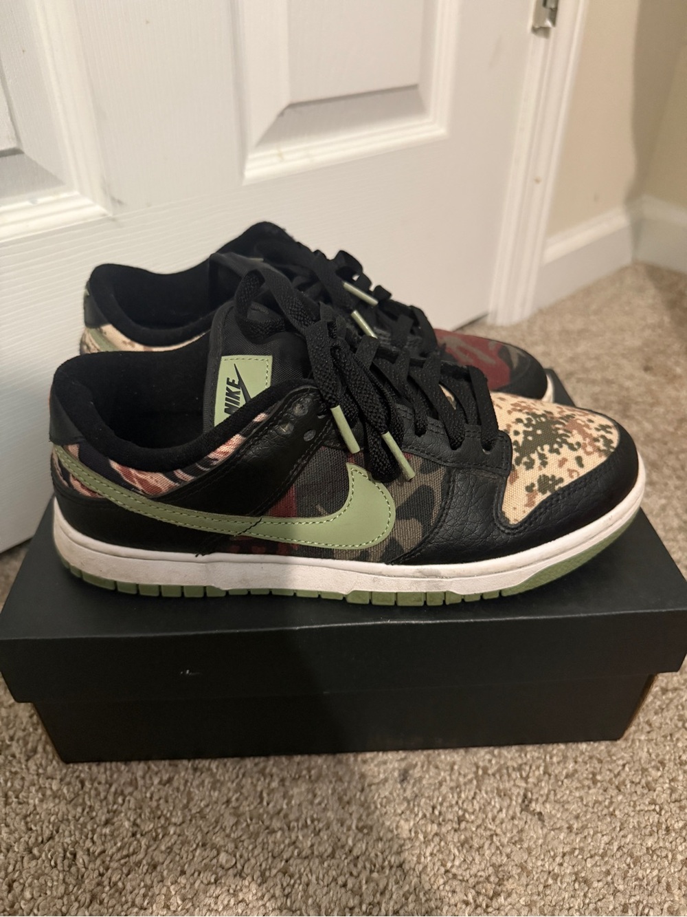Nike Dunk Low SE 'Black Multi-Camo' Sneakers Black & Green